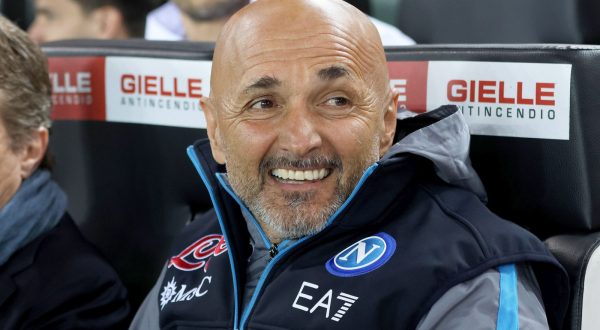 epa10609430 Napoli’s coach Luciano Spalletti the Italian Serie A soccer match Udinese Calcio vs SSC Napoli at the Friuli - Dacia Arena stadium in Udine, Italy, 04 May 2023.  EPA/GABRIELE MENIS