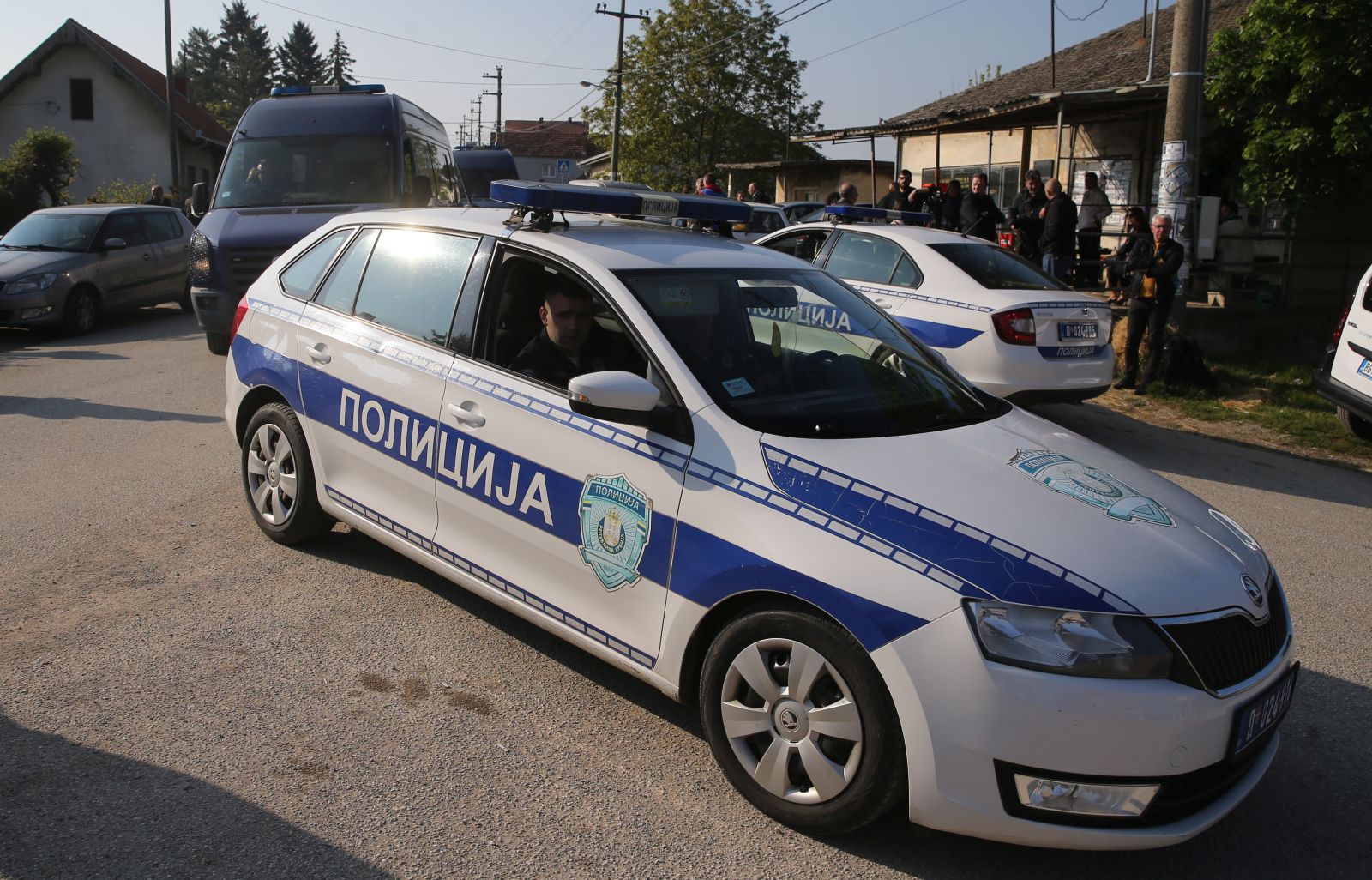 epa10609852 Police vehicles arrive in the village Dubona, near Mladenovac, Serbia, 05 May 2023. A gunman identified by authorities only as U.B. killed eight people and wounded fourteen in a drive-by shooting attack late 04 May 2023.  EPA/ANDREJ CUKIC