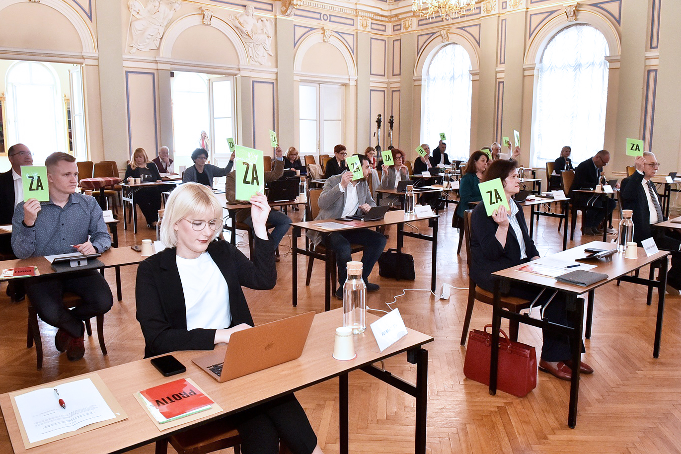 Varaždin, 05.05.2023. - Grad Varaždin dobio je proračun za 2023. godinu nakon gotovo šest mjeseci neizvjesnosti. Naime, upravo zbog neizglasavanja proračun u studenom prošle godine uslijedili su izvanredni izbori u travnju na kojima je SDP osvojio natpolovičnu većinu u Gradskom vijeću. Nakon što je prije desetak dana konstituirano Gradsko vijeće u petak je održana 2. sjednica na kojoj je prihvaćen proračun. 
foto HINA/ Siniša KALAJDŽIJA/ ml