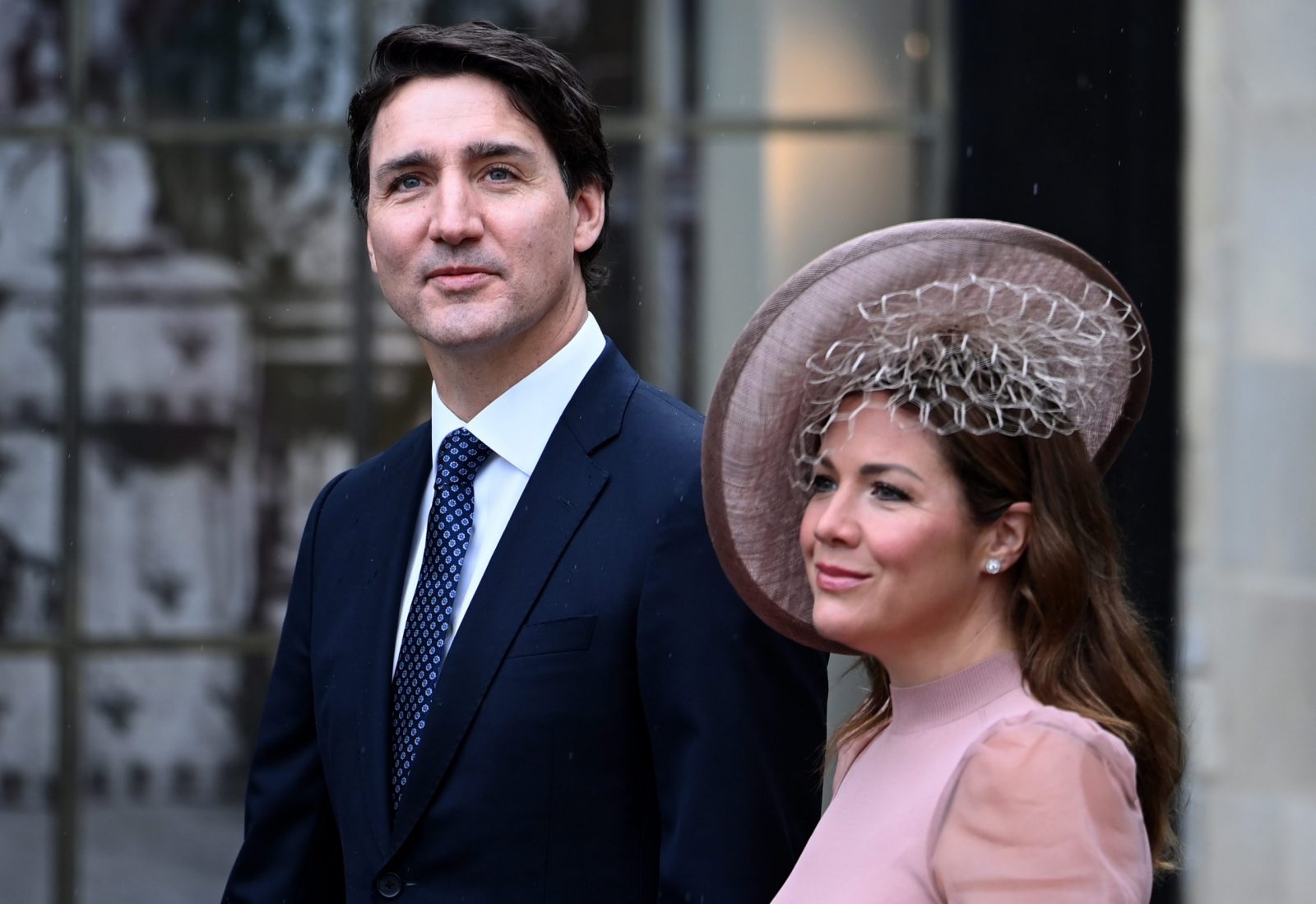 epa10611674 Canadian Prime Minister Justin Trudeau (L)  and his wife  Sophie Gregoire Trudeau arrive for the Coronation of Britain's King Charles III and Queen Camilla at Westminster Abbey in London, Britain, 06 May 2023. Coronations of British Kings and Queens have taken place at Westminster Abbey for the last 900 years. The service will be attended by around 100 heads of state from around the world.  EPA/Andy Rain