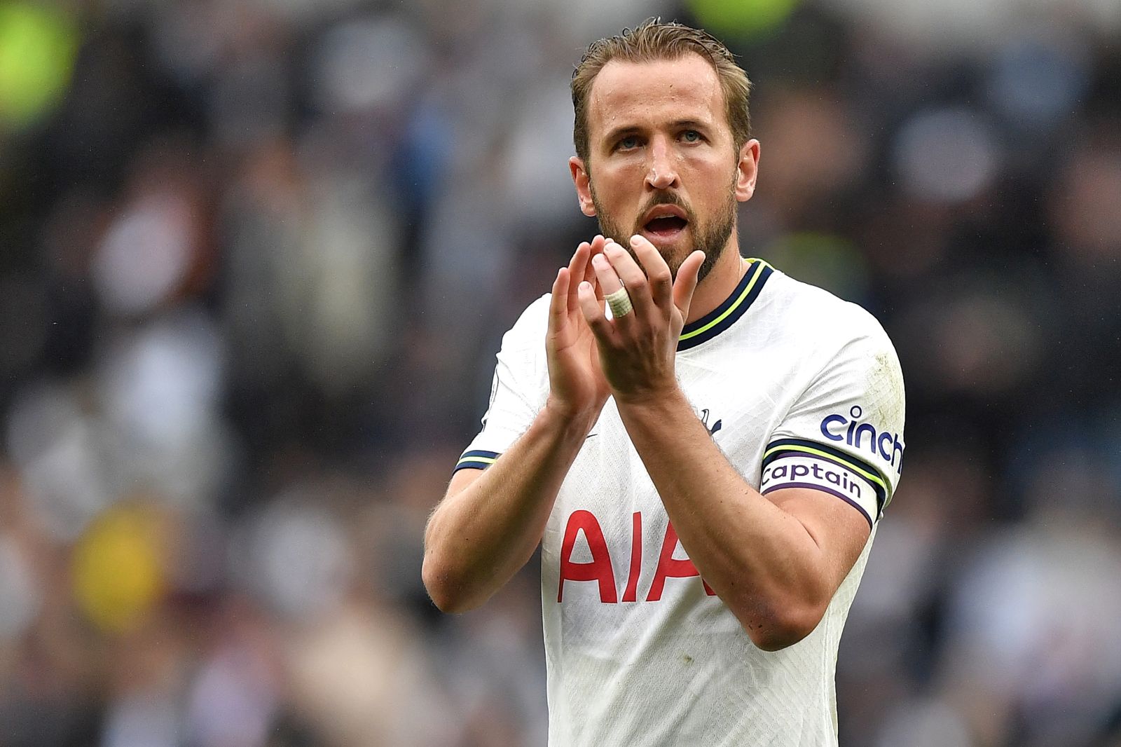 epa10612360 Harry Kane of Tottenham applauds fans after the English Premier League soccer match between Tottenham Hotspur and Crystal Palace, in London, Britain, 06 May 2023. Tottenham won 1-0.  EPA/VINCE MIGNOTT EDITORIAL USE ONLY. No use with unauthorized audio, video, data, fixture lists, club/league logos or 'live' services. Online in-match use limited to 120 images, no video emulation. No use in betting, games or single club/league/player publications.