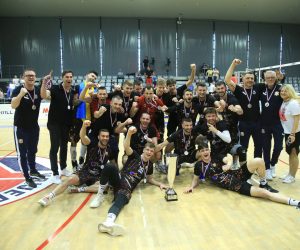 Osijek,Hrvatska.0605.2023. Finale za prvaka Hrvatske u muskoj odbojci izmedju MOK Mursa Osijek-OK Mladost Zagreb
Na fotografiji:slavlje igraca mladosti
Foto:FAH