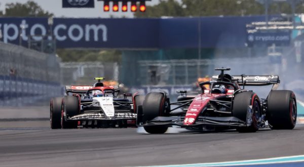 epa10612654 Japanese Formula One driver Yuki Tsunoda (L) of Scuderia AlphaTauri and Finnish Formula One driver Valtteri Bottas (R) of Alfa Romeo Racing team in action during the third practice session for the Formula 1 Miami Grand Prix at the Miami International Autodrome circuit in Miami Gardens, Florida, USA, 06 May 2023. The 2023 Formula 1 Miami Grand Prix takes place on 07 May 2023.  EPA/CRISTOBAL HERRERA-ULASHKEVICH