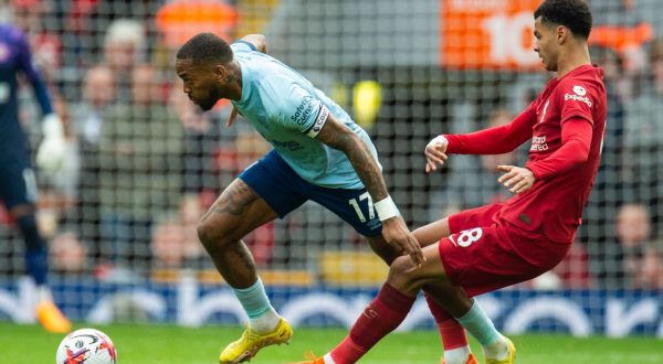 epa10612748 Brentford's Ivan Toney (L) in action with Liverpool's Cody Gakpo (R) during the English Premier League soccer match between Liverpool and Brentford, in Liverpool, Britain, 06 May 2023.  EPA/Peter Powell EDITORIAL USE ONLY. No use with unauthorized audio, video, data, fixture lists, club/league logos or 'live' services. Online in-match use limited to 120 images, no video emulation. No use in betting, games or single club/league/player publications