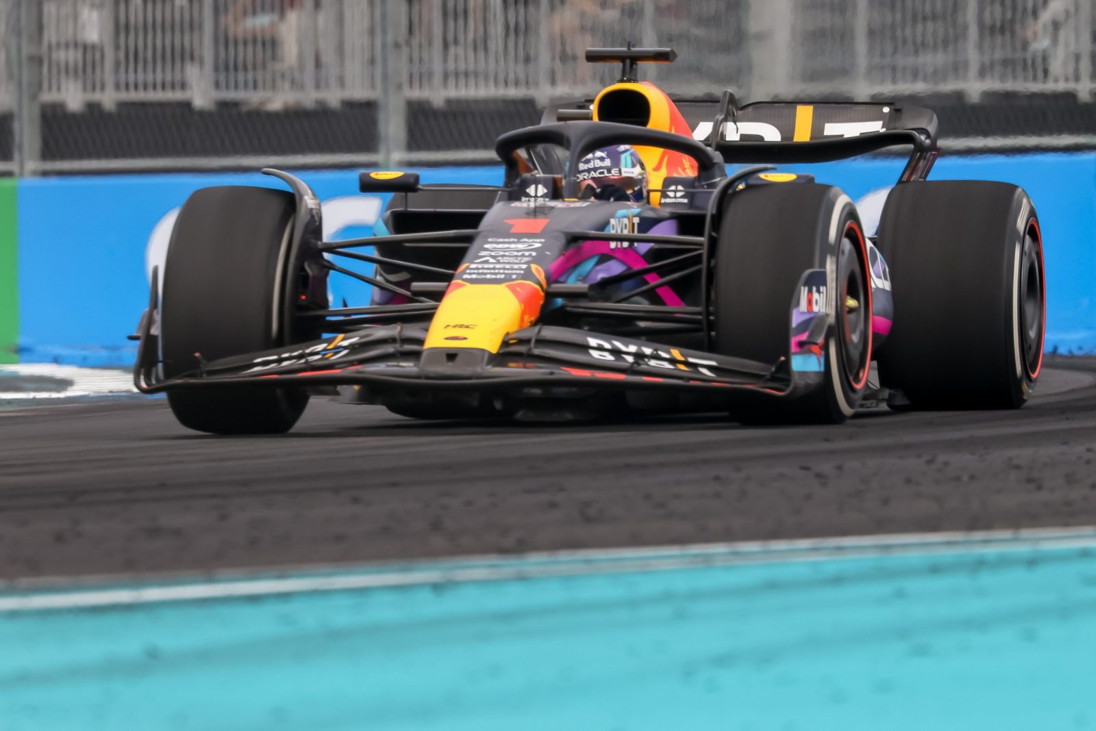 epa10614652 Dutch Formula One driver Max Verstappen of Red Bull Racing team in action during the Formula 1 Miami Grand Prix at the Miami International Autodrome circuit in Miami Gardens, Florida, USA, 07 May 2023.  EPA/CRISTOBAL HERRERA-ULASHKEVICH