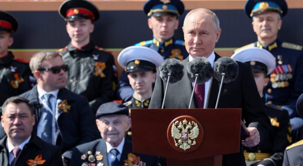 epa10616675 Russian President Vladimir Putin (C) delivers his speech during a Victory Day military parade on Red Square in Moscow, Russia, 09 May 2023. Russia marks the 78th anniversary of the victory in World War II over Nazi Germany and its allies. The Soviet Union lost 27 million people in the war.  EPA/GAVRIIL GRIGOROV / SPUTNIK / KREMLIN POOL MANDATORY CREDIT