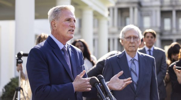 epa10618341 Republican Speaker of the House Kevin McCarthy (L) and Senate Minority Leader Mitch McConnell (R) speak to the media after meeting with President Biden on the debt limit outside the White House in Washington, DC USA, 09 May 2023. Treasury Secretary Janet Yellen said not raising the debt ceiling would be an 'economic calamity'.  EPA/JIM LO SCALZO
