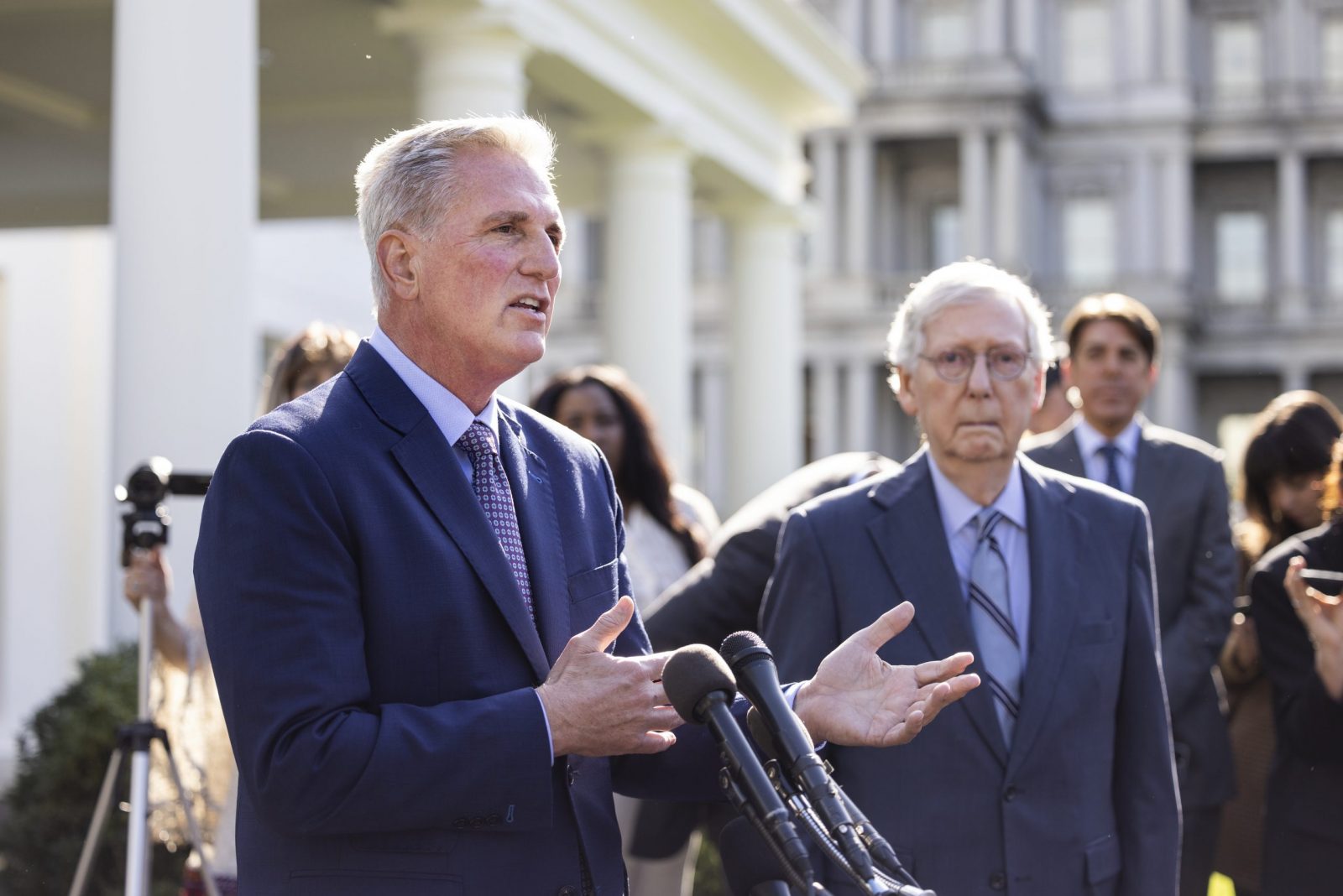 epa10618341 Republican Speaker of the House Kevin McCarthy (L) and Senate Minority Leader Mitch McConnell (R) speak to the media after meeting with President Biden on the debt limit outside the White House in Washington, DC USA, 09 May 2023. Treasury Secretary Janet Yellen said not raising the debt ceiling would be an 'economic calamity'.  EPA/JIM LO SCALZO
