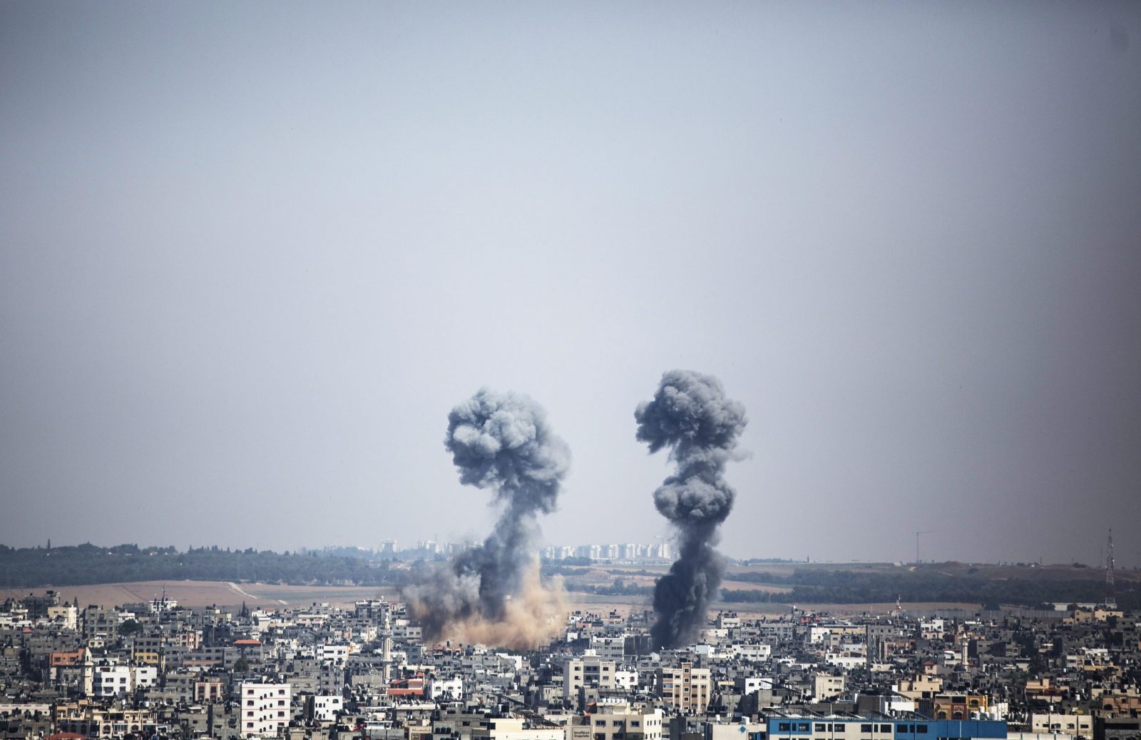 epa10619168 Smoke rises from Gaza City following Israeli air strikes, 10 May 2023. Palestinian militants in Gaza have fired rockets towards Israel, after the Israeli military carried out a series of air strikes on Islamic Jihad rocket launchers.  EPA/HAITHAM IMAD