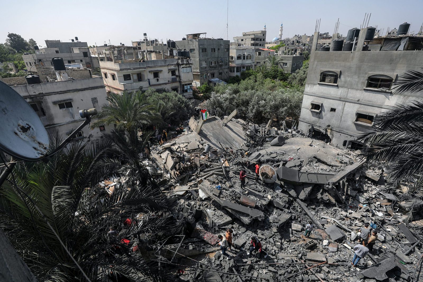 epa10620670 Palestinians inspect the rubble of a destroyed house of Islamic Jihad member Anas Al-Masri after Israeli air strikes late on 10 May in Beit Lahiya town, northern Gaza Strip, 11 May 2023. Palestinian militants in Gaza have fired rockets towards Israel, after the Israeli military carried out a series of air strikes on Islamic Jihad rocket launchers.  EPA/MOHAMMED SABER