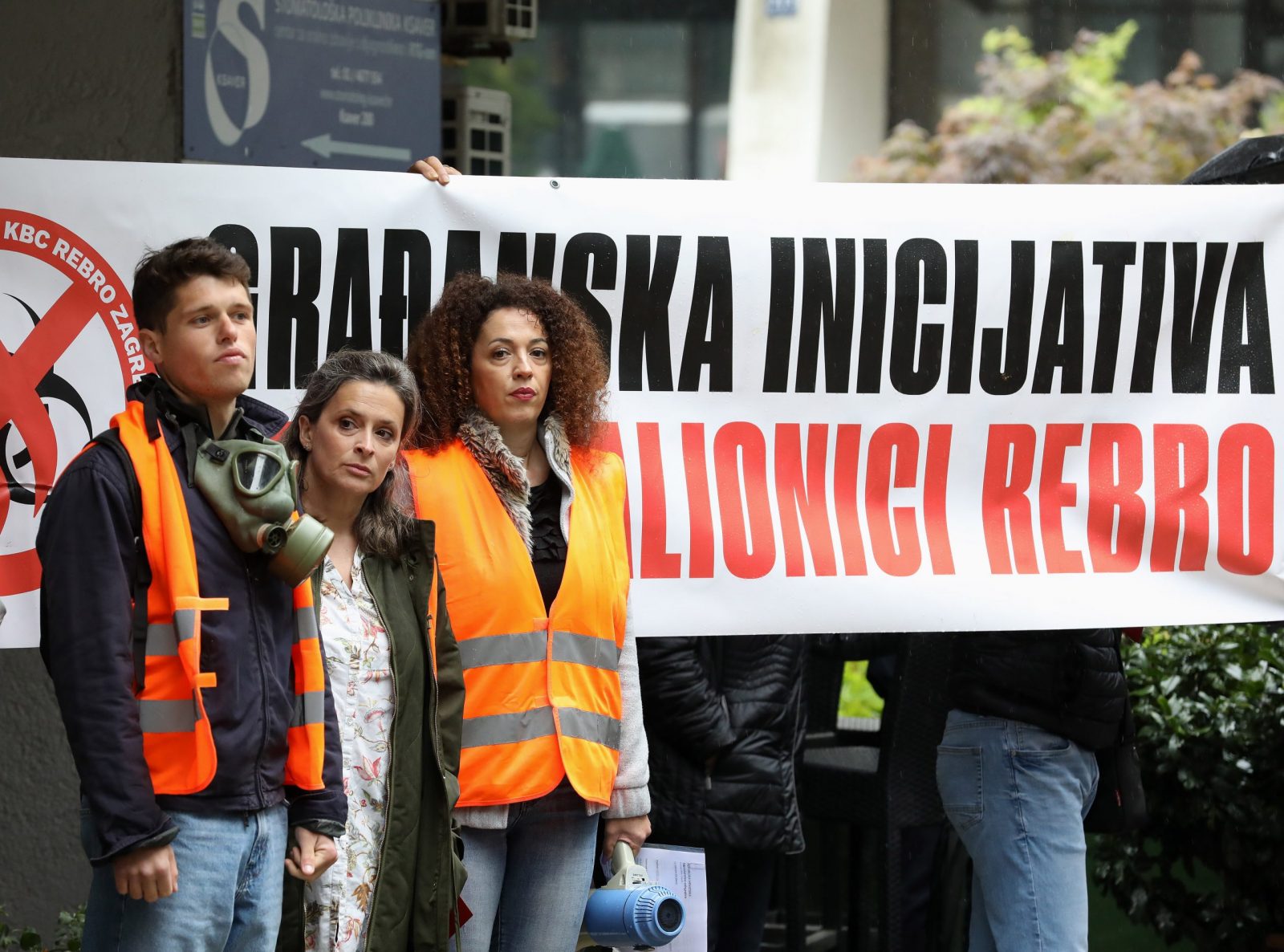 Zagreb, 11.5.2023.- Graðanska inicijativa - Stop spalionici Rebro uz podrku Zelene akcije organizirala je ispred Ministarstva zdravstva prosvjed "Recimo zajedno NE spalionici na Rebru". Na fotografiji Arian irac, Maris pero. foto HINA/ Lana SLIVAR DOMINIÆ/ lsd