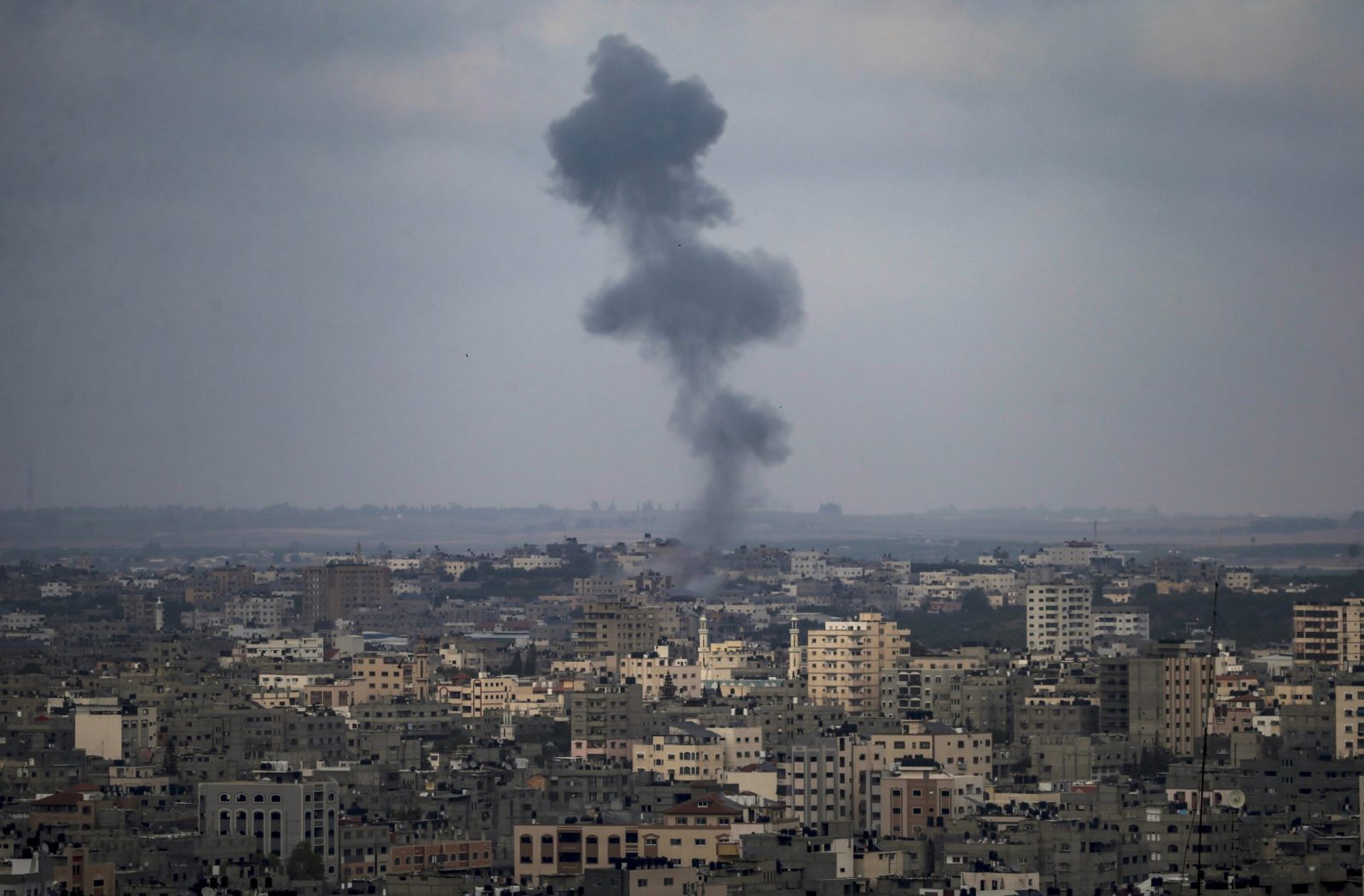 epa10623716 Smoke rises from Al-Quds Brigades sites, the armed wing of the Palestinian Islamic Jihad, after Israeli air strikes in Gaza City, 12 May 2023. Palestinian militants in Gaza have fired rockets towards Israel, after the Israeli military carried out a series of air strikes on Islamic Jihad rocket launchers.  EPA/MOHAMMED SABER