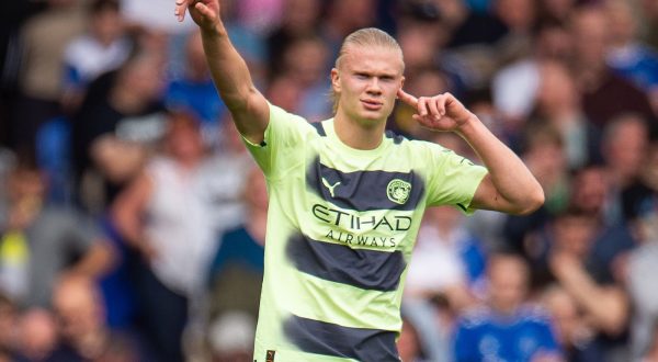 epa10627371 Manchester City's Erling Haaland celebrates after scoring the second goal during the English Premier League soccer match between Everton and Manchester City at Goodison Park in Liverpool, Britain, 14 May 2023.  EPA/Peter Powell EDITORIAL USE ONLY. No use with unauthorized audio, video, data, fixture lists, club/league logos or 'live' services. Online in-match use limited to 120 images, no video emulation. No use in betting, games or single club/league/player publications