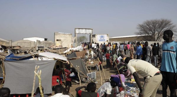 epa10629557 South Sudanese returnees who fled the violence in Sudan, stay at the transit area set up by the UNHCR in the Upper Nile State town of Renk, South Sudan, 15 May 2023. According to the United Nations, some 200,000 people have fled the conflict in Sudan between 15 April and 12 May 2023. Around 40.000 are in South Sudan, and about two million people were internally displaced. Leaving behind them the armed conflict between the Sudanese military and the RSF (Rapid Support Forces) militia which started one month ago today, most of the refugees in South Sudan are South Sudanese returnees, part of the some 800,000 who had previously fled the war in South Sudan and who are now returning to a country which is barely out of conflict itself, with tensions still remaining in many areas.  