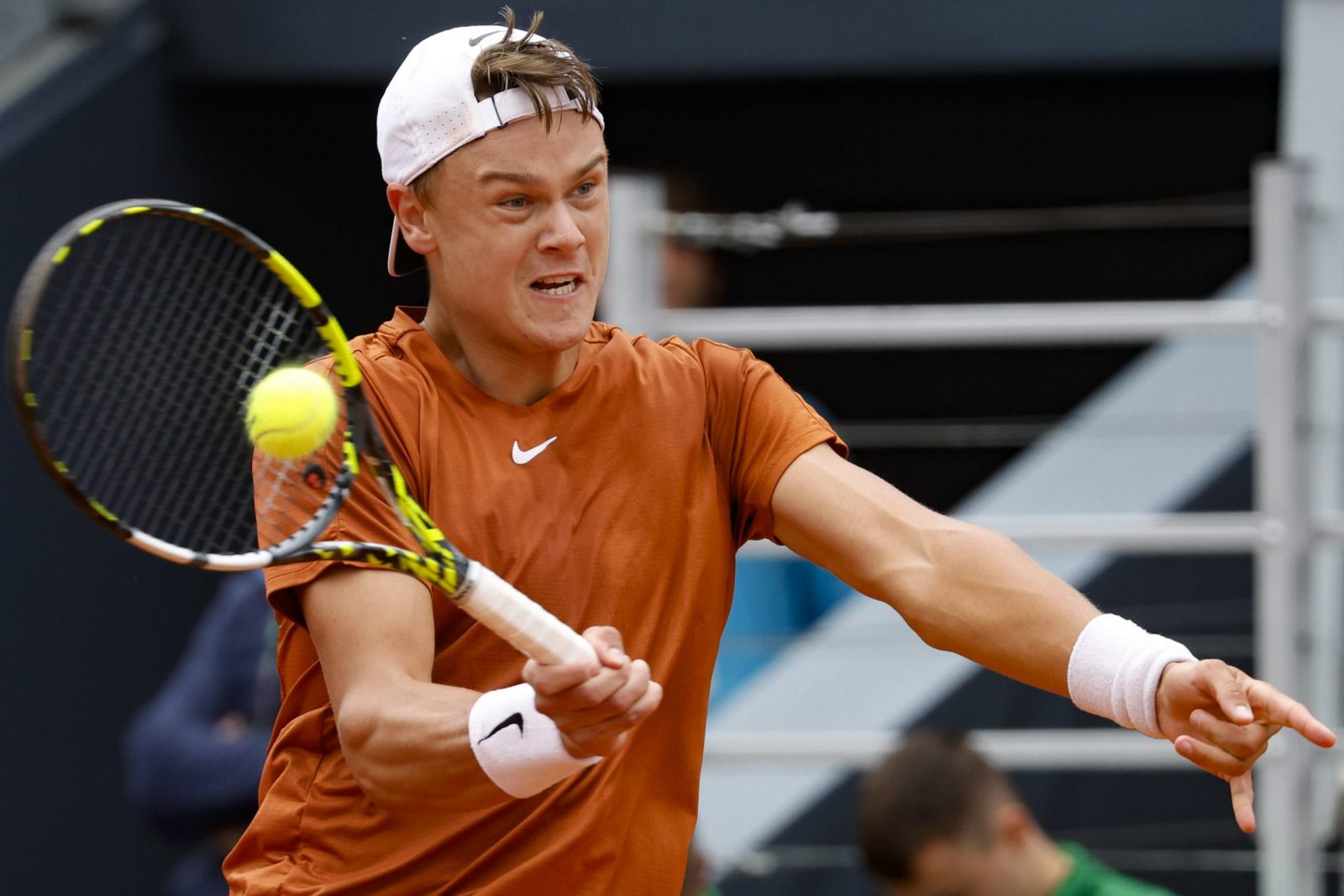 epa10630920 Holger Rune of Denmark in action during his men's singles fourth round match against Alexei Popyrin of Australia (not pictured) at the Italian Open tennis tournament in Rome, Italy, 16 May 2023.  EPA/FABIO FRUSTACI