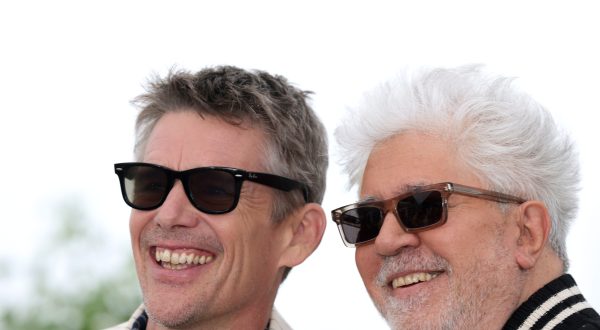 epa10633849 US actor Ethan Hawke and Spanish filmmaker Pedro Almodovar attend the photocall for 'Extrana forma de vida' (Strange Way of Life) during the 76th annual Cannes Film Festival, in Cannes, France, 17 May 2023. The festival runs from 16 to 27 May.  EPA/MOHAMMED BADRA