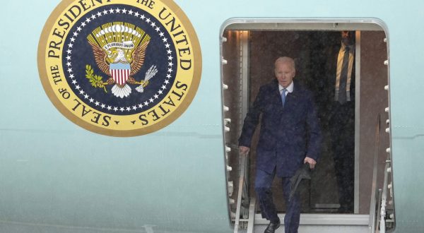 epa10635752 US President Joe Biden arrives at the Marine Corps Air Station Iwakuni ahead of the G7 Hiroshima Summit in Hiroshima, Japan, 18 May 2023. The G7 Hiroshima Summit will be held from 19 to 21 May 2023.  EPA/FRANCK ROBICHON