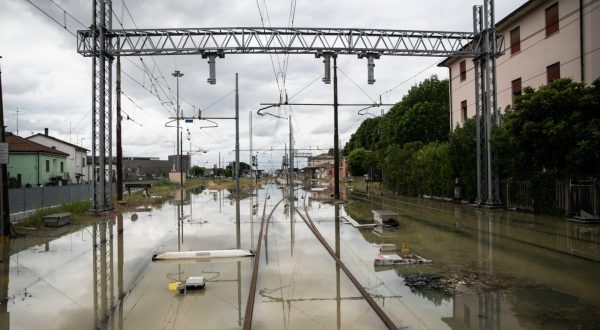 epa10636395 The platforms of the station flooded due to the flooding of a river, in Lugo, near Ravenna, Italy, 18 May 2023. Parts of Lugo in the province of Ravenna were under a meter of water in the morning of 18 May following the overflowing of the Senio and Santerno rivers amid heavy rains. Heavy rains have been battering the northern Italian region of Emilia Romagna following months of severe drought.  EPA/EMANUELE VALERI