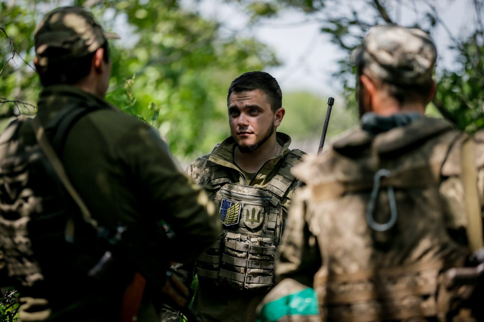 epa10637151 Ukraine servicemen of an anti-aircraft unit of the '24 separate mechanized brigade named after King Danylo' take up position at an undisclosed location, in Donetsk region, Ukraine, 18 May 2023. Russian troops entered Ukraine on 24 February 2022 starting a conflict that has provoked destruction and a humanitarian crisis.  EPA/OLEG PETRASYUK