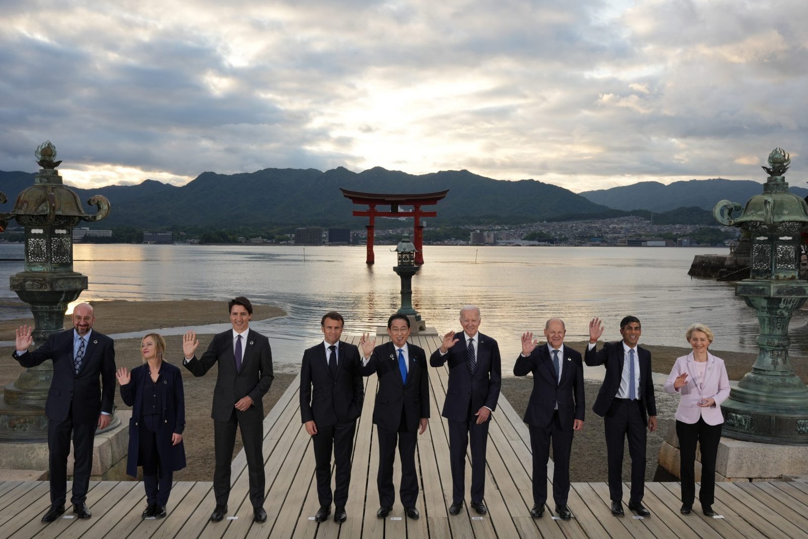 epa10638594 A handout photo made available by the G7 Hiroshima Summit Host shows (L-R) European Council President Charles Michel, Italian Prime Minister Giorgia Meloni, Canadian Prime Minister Justin Trudeau, French President Emmanuel Macron, Japan’s Prime Minister Fumio Kishida, US President Joe Biden, German Chancellor Olaf Scholz, British Prime Minister Rishi Sunak and European Commission President Ursula von der Leyen waving as they pose for a group photo at the Itsukushima Shrine on Miyajima island during the G7 Hiroshima Summit in Hiroshima, Japan, 19 May 2023. The G7 Hiroshima Summit will be held from 19 to 21 May 2023.  EPA/G7 Hiroshima Summit Host / HANDOUT  HANDOUT EDITORIAL USE ONLY/NO SALES