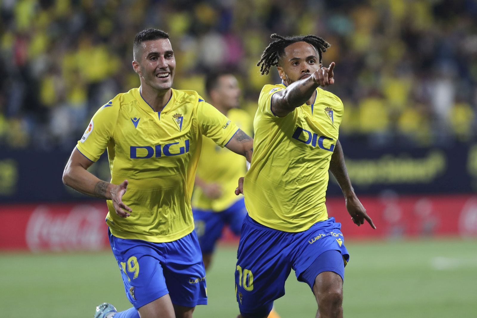 epa10639732 Cadiz CF's Theo Bondonga (R) and Sergi Guardiola (L) celebrate during the Spanish LaLiga soccer match between Cadiz CF and Real Valladolid CF, in Cadiz, southern Spain, 19 May 2023.  EPA/Roman Rios