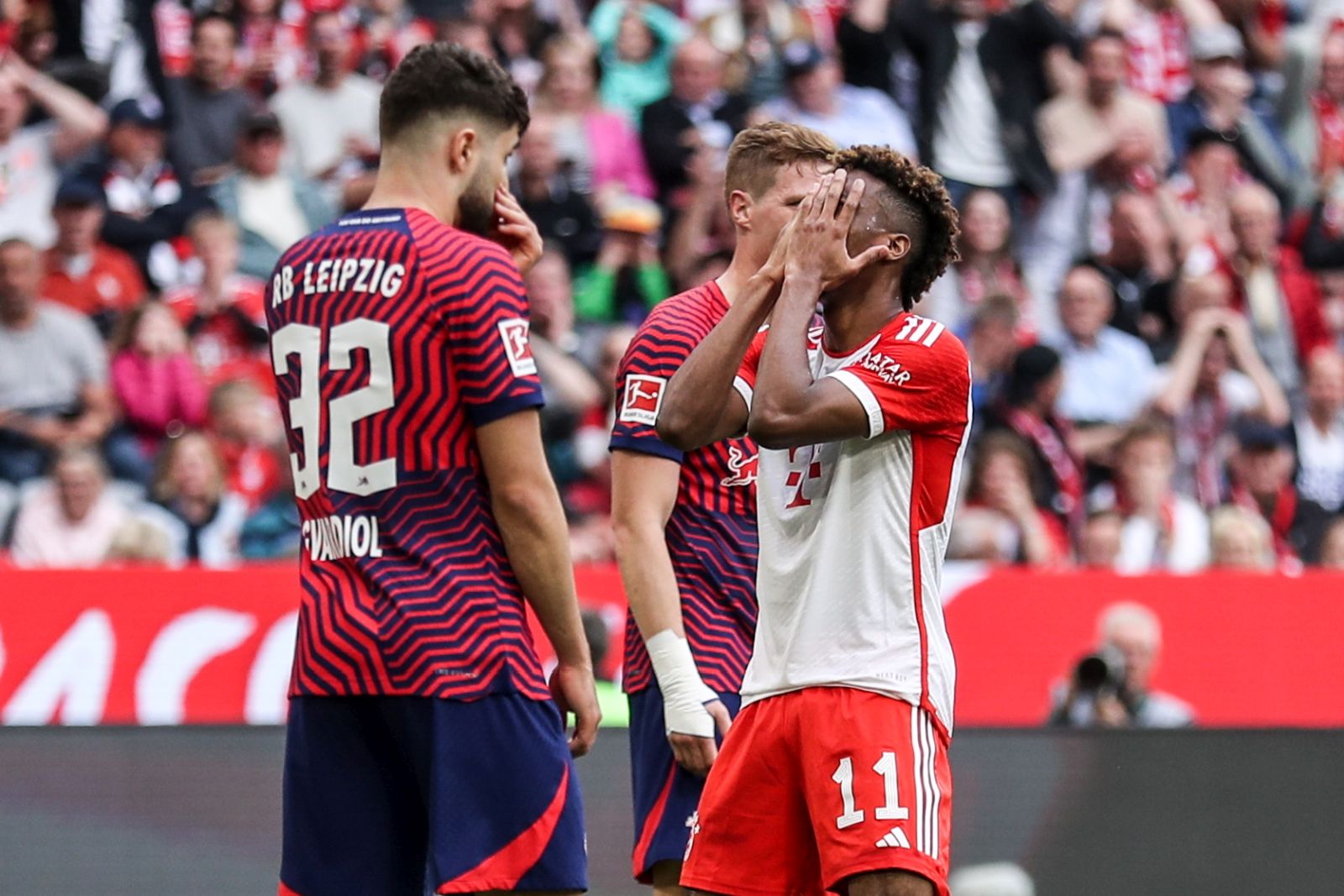 epa10641568 Leipzig's Josko Gvardiol (L)  and Munich's Kingsley Coman react during the German Bundesliga soccer match between FC Bayern Munich vs RB Leipzig in Munich, Germany, 20 May 2023.  EPA/Leonhard Simon (ATTENTION: The DFL regulations prohibit any use of photographs as image sequences and/or quasi-video.)