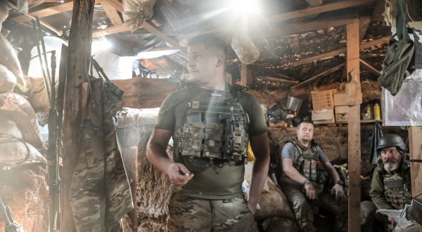 epa10642038 Ukraine servicemen of the 24th Mechanized Brigade 'Daniel of Galicia' react on shelling as they wait at a position in an undisclosed location, in Donetsk region, Ukraine, 20 May 2023. Russian troops entered Ukraine on 24 February 2022 starting a conflict that has provoked destruction and a humanitarian crisis.  EPA/OLEG PETRASYUK