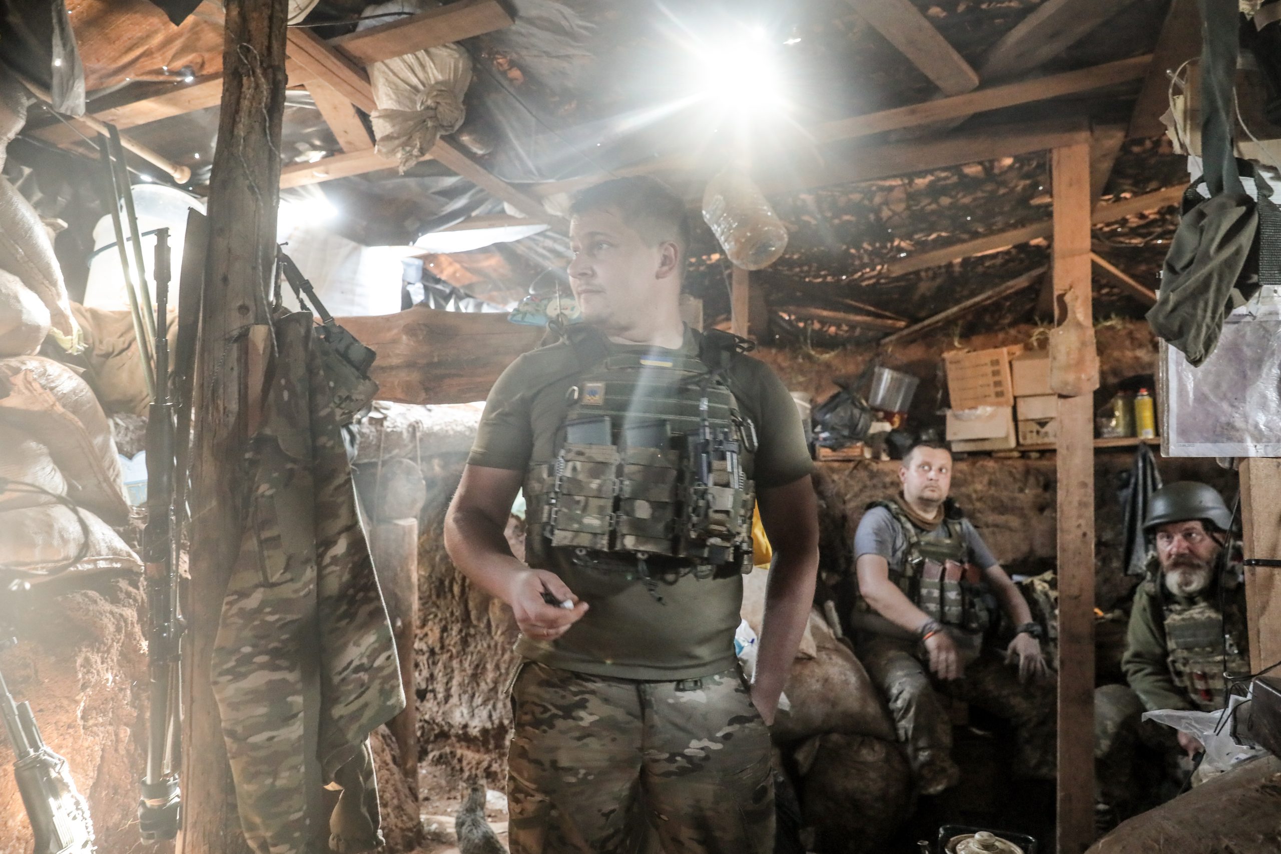 epa10642038 Ukraine servicemen of the 24th Mechanized Brigade 'Daniel of Galicia' react on shelling as they wait at a position in an undisclosed location, in Donetsk region, Ukraine, 20 May 2023. Russian troops entered Ukraine on 24 February 2022 starting a conflict that has provoked destruction and a humanitarian crisis.  EPA/OLEG PETRASYUK