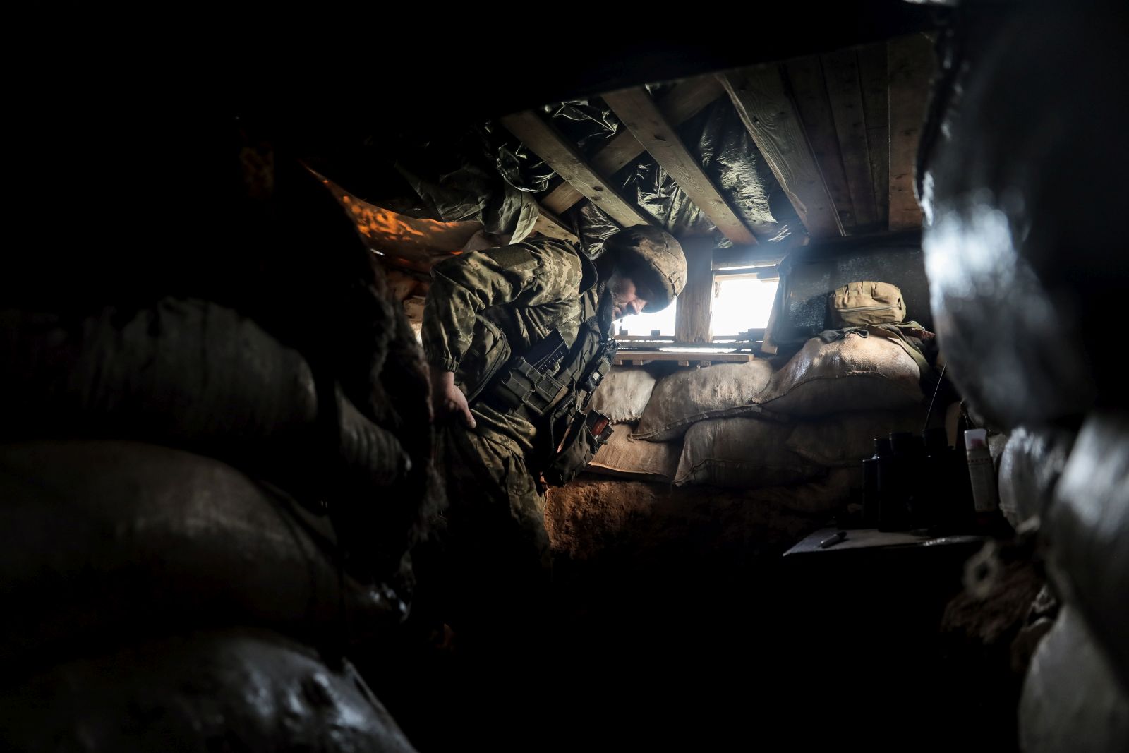 epa10642040 Ukraine servicemen of the 24th Mechanized Brigade 'Daniel of Galicia' take up position in an undisclosed location, in Donetsk region, Ukraine, 20 May 2023. Russian troops entered Ukraine on 24 February 2022 starting a conflict that has provoked destruction and a humanitarian crisis.  EPA/OLEG PETRASYUK