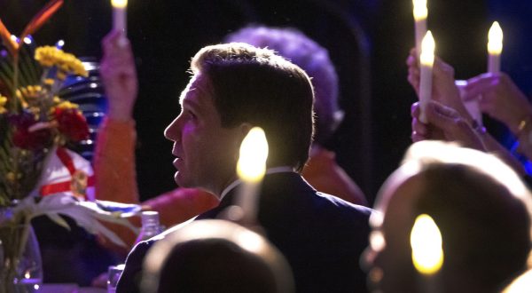 epaselect epa10642420 Florida Governor Ron DeSantis attends the Florida Family Policy Council 18th Annual Dinner Gala at the Rosen Plaza Hotel in Orlando, Florida, USA, 20 May 2023. According to several media sources, DeSantis is expected to file Federal Election Commission paperwork declaring his candidacy next week in Miami, Florida. Florida Family Policy Council (FFPC) is one of 38 state-based policy councils around the country associated with the Family Policy Alliance.  EPA/CRISTOBAL HERRERA-ULASHKEVICH