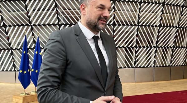 Bruxelles, 22.5.2023.- Nakon ruske agresije na Ukrajinu utihnuli su svi protivnici proirenja EU-a na zapadni Balkan, izjavio je u ponedjeljak ministar vanjskih poslova Bosne i Hercegovine Dino Konakoviæ. Konakoviæ je zajedno s ostalim ministrima vanjskih poslova zapadnog Balkana sudjelovao na neformalnoj raspravi tijekom radnom ruèka sa efovima diplomacija drava èlanica EU-a. 
foto HINA/ Slavko Vukadin/ ua