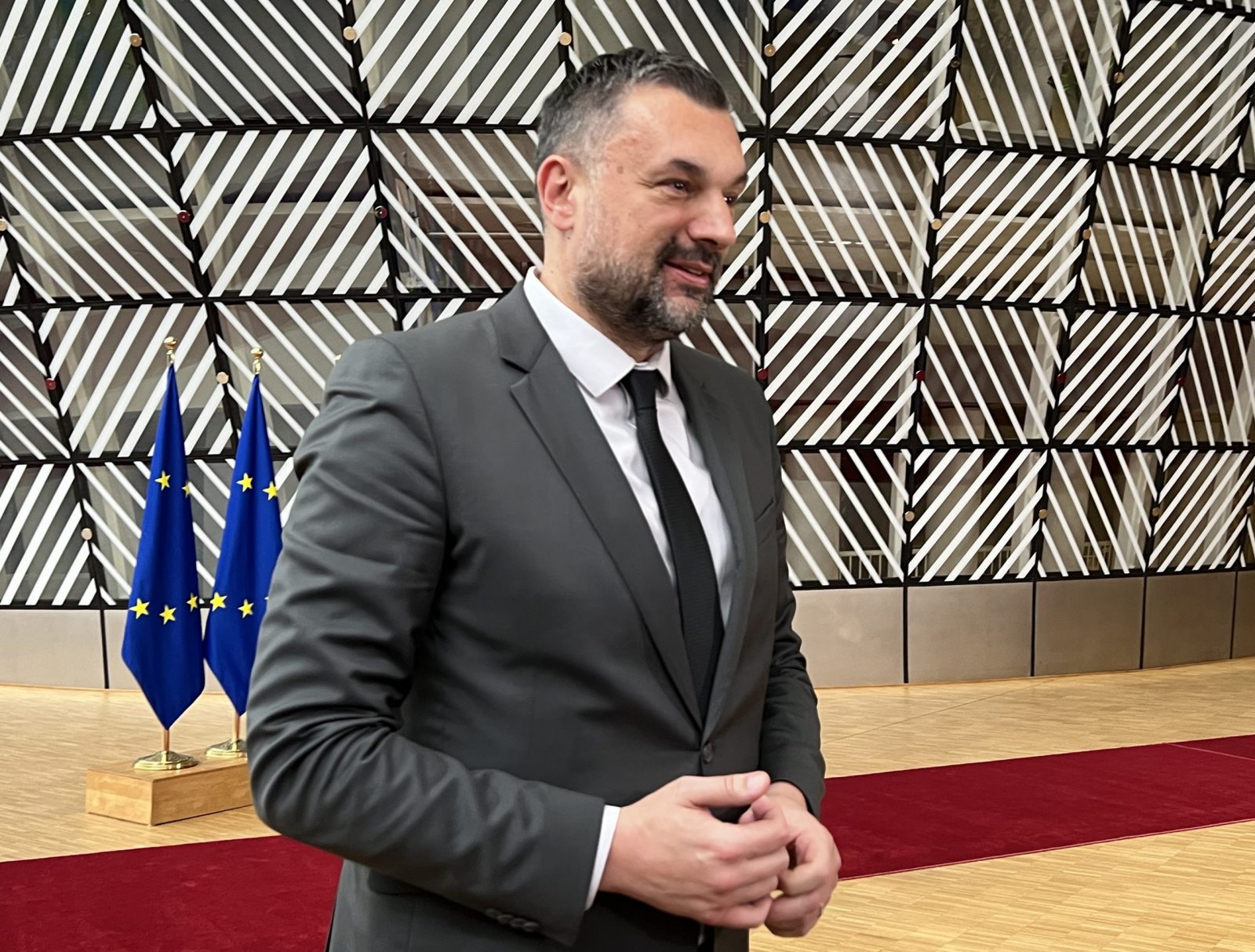 Bruxelles, 22.5.2023.- Nakon ruske agresije na Ukrajinu utihnuli su svi protivnici proirenja EU-a na zapadni Balkan, izjavio je u ponedjeljak ministar vanjskih poslova Bosne i Hercegovine Dino Konakoviæ. Konakoviæ je zajedno s ostalim ministrima vanjskih poslova zapadnog Balkana sudjelovao na neformalnoj raspravi tijekom radnom ruèka sa efovima diplomacija drava èlanica EU-a. 
foto HINA/ Slavko Vukadin/ ua