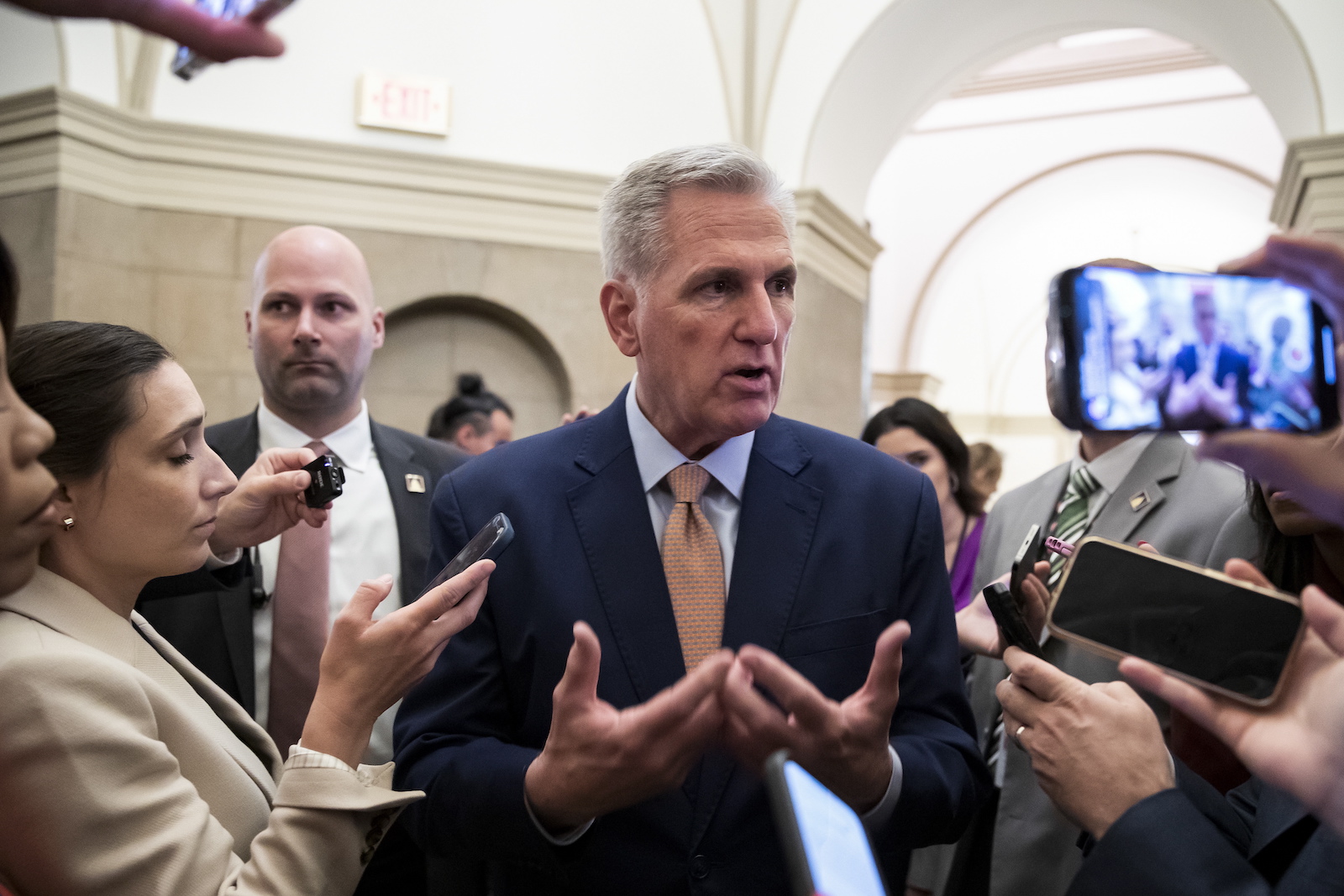 epa10648030 US Speaker of the House Kevin McCarthy (C) gestures as he speaks to members of the news media regarding negotiations with the Biden administration on raising the debt ceiling, upon arriving at the Capitol Building in Washington, DC, USA, 23 May 2023. US Treasury Secretary Janet Yellen has again written a letter to Congressional leadership, 22 May, imploring Congress to raise or suspend the debt limit to avoid a default.  EPA/MICHAEL REYNOLDS
