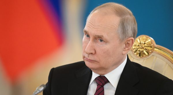 epa10653118 Russian President Vladimir Putin chairs an expanded format meeting of the Supreme Eurasian Economic Council at the Kremlin in Moscow, Russia, 25 May 2023.  EPA/ILYA PITALEV / SPUTNIK / KREMLIN POOL MANDATORY CREDIT