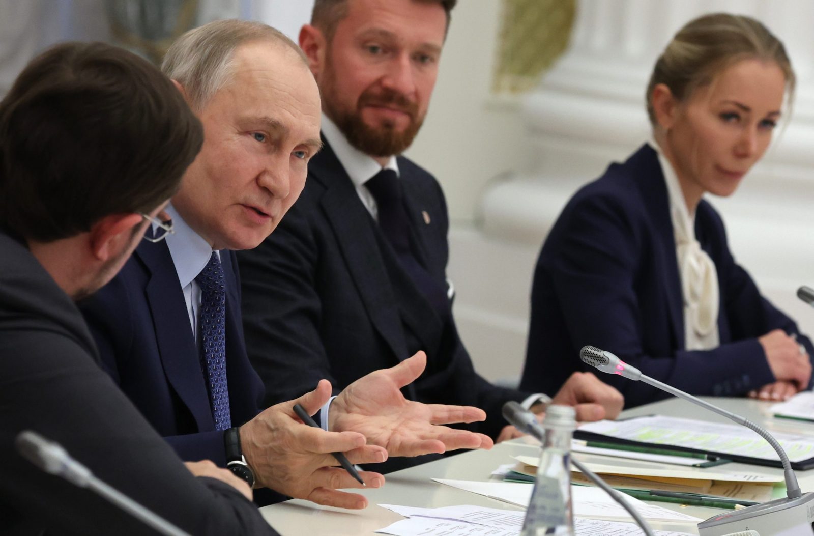 epa10655529 Russian President Vladimir Putin (2-L) attends a meeting with members of the Business Russia organisation at the Kremlin in Moscow, Russia, 26 May 2023. Work on the decriminalization of legislation in terms of entrepreneurial activity will be completed in the near future, Russian President Vladimir Putin said.  EPA/MIKHAEL KLIMENTYEV / SPUTNIK / KREMLIN POOL MANDATORY CREDIT