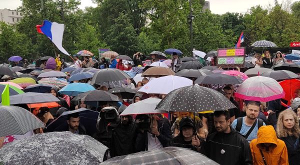 Beograd, 27.05.2023. - Sudionici četvrtog svibanjskog prosvjeda "Srbija protiv nasilja" okupili su se u subotu u središtu Beograda i ponovili zahtjeve koje vide kao preduvjet da se zaustavi promicanje i toleriranje nasilja u javnom prostoru i medijima pod kontrolom vlasti. foto HINA/ FoNet/ Marko Dragoslavić/ ml
