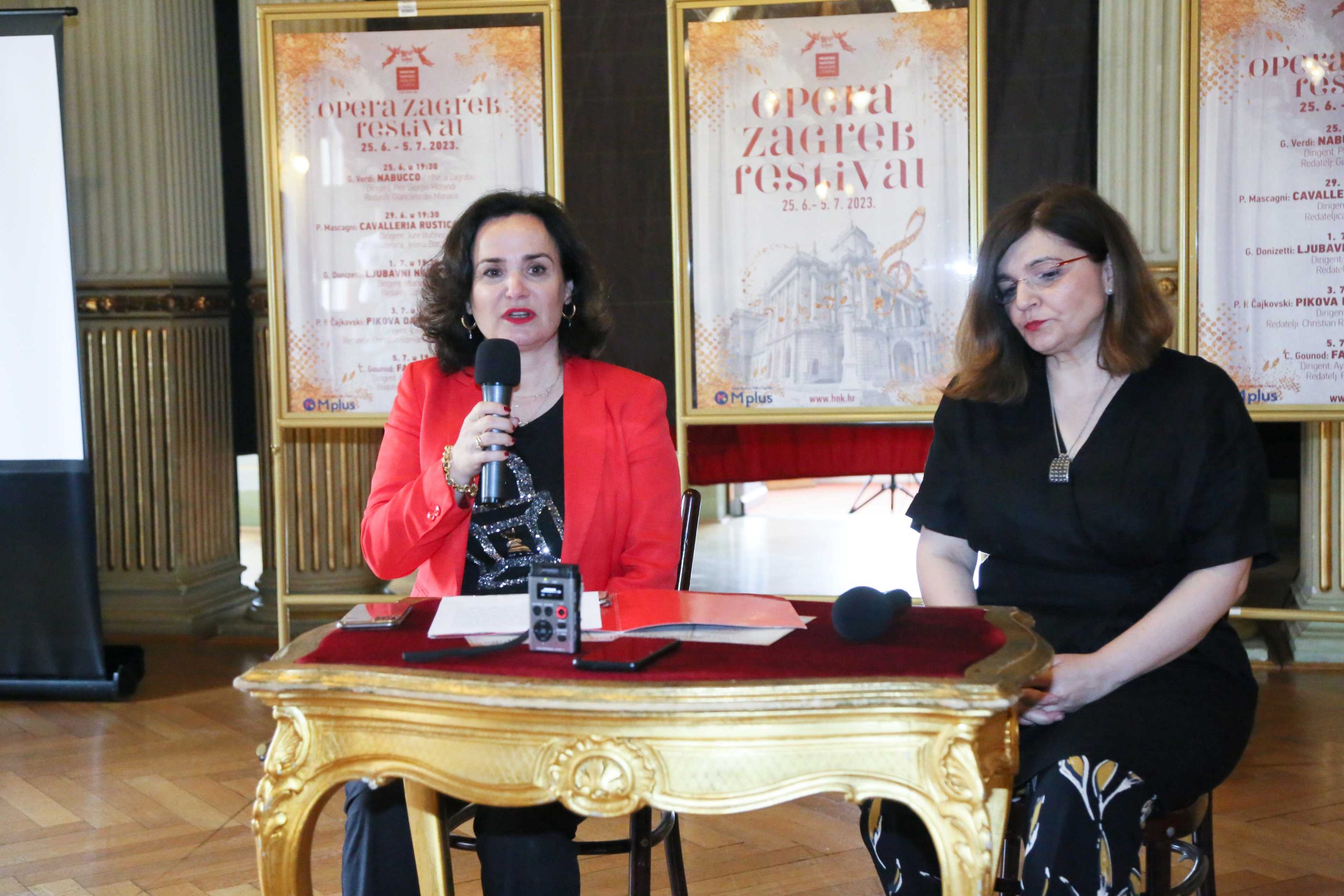Zagreb, 31.5.2023.- Prvi Opera Zagreb festival odrat æe se u Hrvatskom narodnom kazalitu od 25. lipnja do 5. srpnja, a smisao festivala je na kraju svake sezone predstaviti najbolja djela hrvatskih nacionalnih i europskih opernih kuæa, najavljeno je u srijedu na konferenciji za novinare. Na slici Iva Hraste Soèo i eljka Bariiæ Pulig. 
foto HINA/ HNK/ Mara Brato/ ua