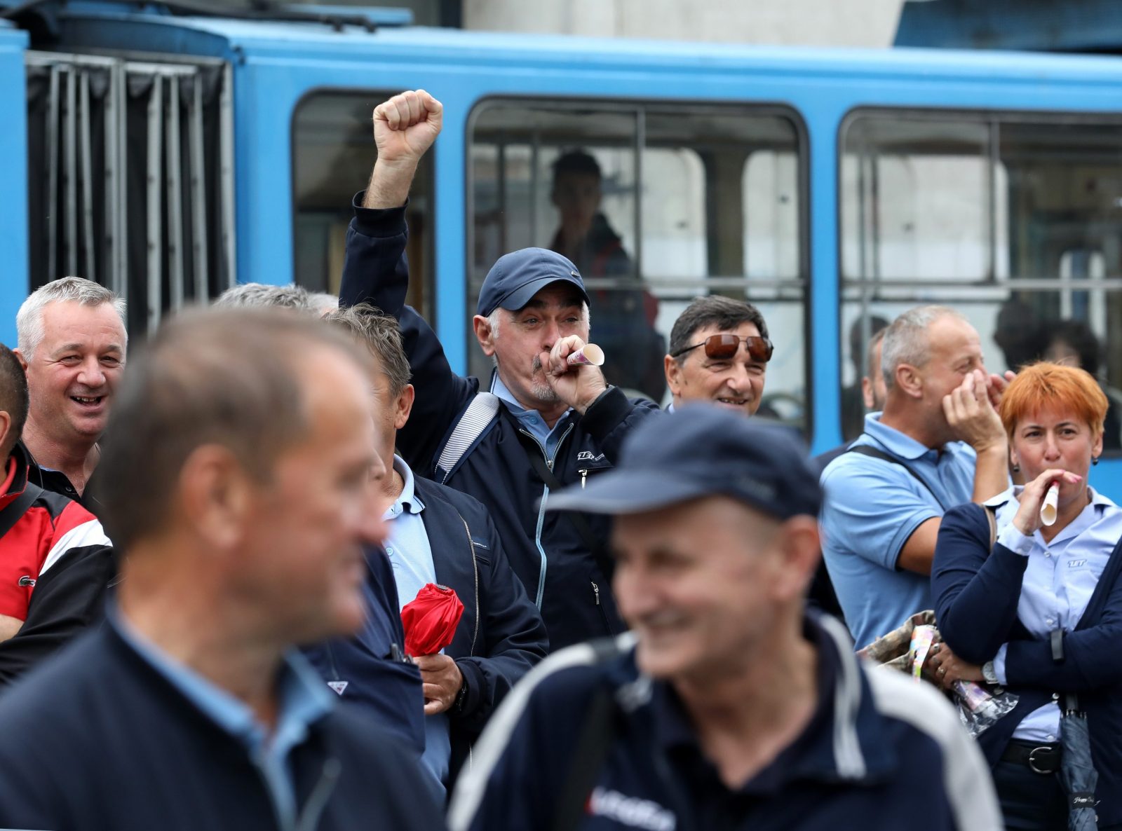 Zagreb, 31.05.2023. - Prosvjed zaposlenika Zagrebaèkog elektriènog tramvaja (ZET) odran je ispred Uprave ZET-a. Prosvjedom su eljeli upozoriti na loe stanje voznog parka zbog nemoguænosti odravanja i posljediène ugroenosti sigurnosti vozaèa i putnika te na slaba primanja i loe radne uvjete. foto HINA/ Lana SLIVAR DOMINIÆ/ lsd