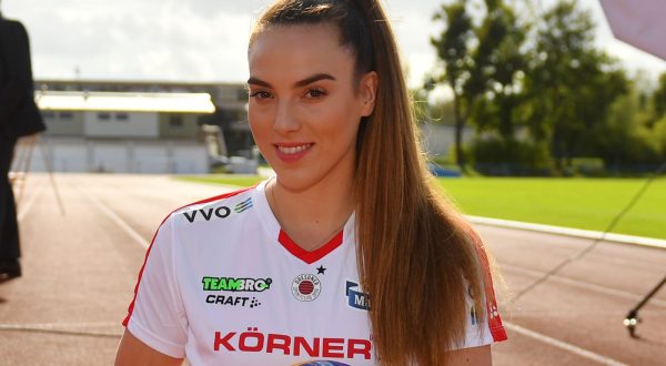 Lucija Mlinar, Fototermin, Mannschaftsfoto, Mannschaftsfototermin, Teamfoto, Dresdner SC, Volleyball, 1. Bundesliga Frauen, 1. Liga, Margon Arena Dresden Bodenbacher Straße, DSC, Saison 2019/2020, 18.09.2019,  Lucija Mlinar, photo session, team photo, team photo session, team photo session, Dresdner SC, volleyball, 1 Bundesliga women, 1 league, Margon Arena Dresden Bodenbacher Straße, DSC, season 2019 2020, 18 09 2019,