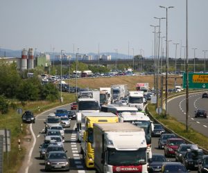 01.08.2022., Zagreb - Velike guzve kod Luckog u smjeru prema moru
 Photo: Leonardo Bosnar/PIXSELL