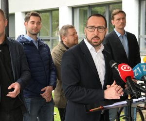 2.5.2023., Zagreb - Gradonacelnik Grada Zagreba Tomislav Tomasevic sa svojim suradnicima obisao je radove na uredjenjue  Trga Kresimira Cosica, te odrzao konferenciju za medije. Photo: Davorin Visnjic/PIXSELL