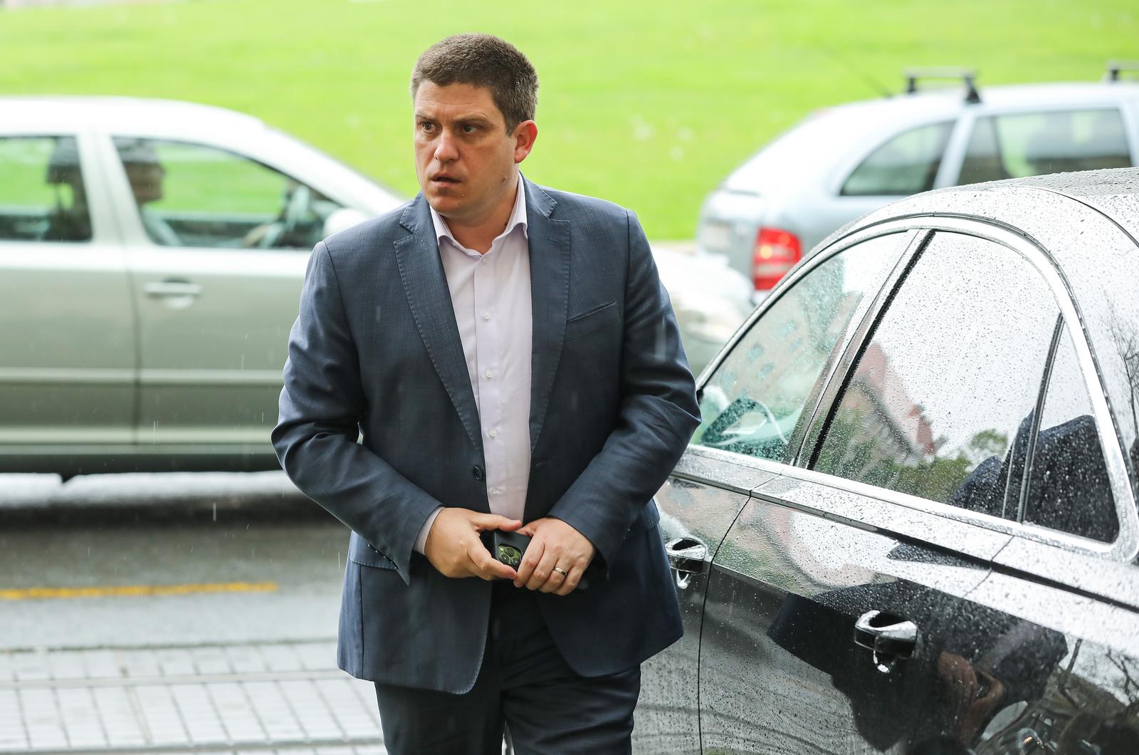02.05.2023., Zagreb - Clanovi HDZ-a dolaze u sredisnjicu stranke na Trgu zrtava fasizma na sjednicu Predsjednistva HDZ-a. Oleg Butkovic, potpredsjednik Vlade i ministar mora, prometa i infrastrukture Photo: Jurica Galoic/PIXSELL