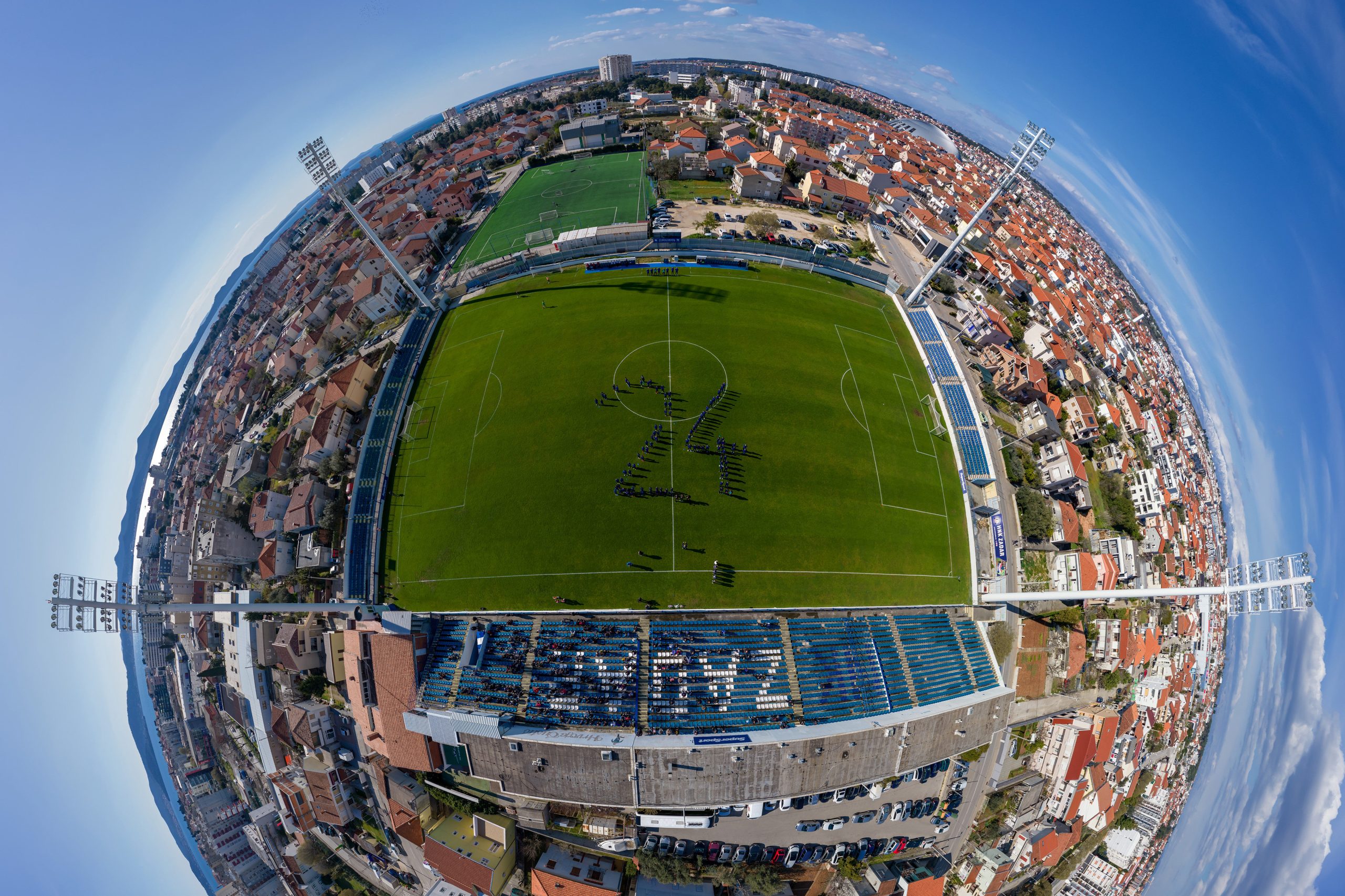 03.04.2022., Zadar - Povodom 14. godisnjice tragicnog stradavanja Hrvoja Custica na Stanovima je odrzana je komemoracija. Djeca iz skole nogometa oblikovali su bro 24. Photo: Dino Stanin/PIXSELL