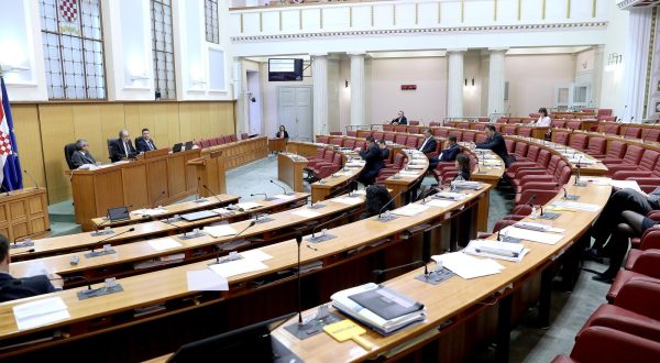 04.05.2018., Zagreb - Hrvatski sabor je 8. sjednicu nastavio raspravom o prijedlogu odluke o razrjesenju clana i imenovanju clana Povjerenstva za fiskalnu politiku. rrPhoto: Patrik Macek/PIXSELL