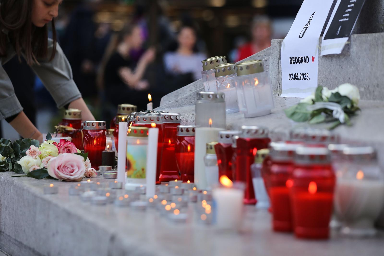 04.05.2023., Zagreb - U centru Zagreba na Cvjetnom trgu gradjani su poceli paliti svijece za zrtve stradale u pokolju u Osnovnoj Skoli Vladislava Ribnikara u Beogradu. Photo: Emica Elvedji/PIXSELL
