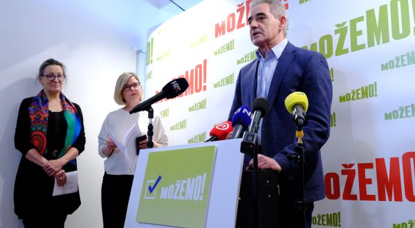 05.04.2023., Zagreb -  Konferencija za medijevstranke "Mozemo!" na kojoj su saborski zastupnici Sandra Bencic, Damir Bakic i Ursa Raukar govorili o izradi prijedloga izmjene zakona o izbornim jedinica "u rukama radne skupine HDZ-ovih politicara" te o prijedlogu transparentnog procesa izrade novog izbornog zakona.  Photo: Slaven Branislav Babic/PIXSELL