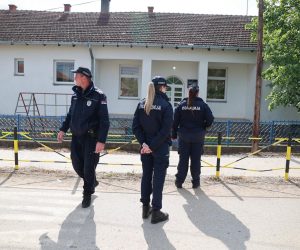 05.05.2023., Dubona, Srbija - Policija osigurava podrucje u selu Dubona kod Mladenovca gdje je sinoc doslo do pucnjave u kojoj je ubijeno osmero ljudi, a ranjeno ih je najmanje 15. Policija je pokrenula akciju "Vihor" i na teren poslala sve raspolozive snage. Photo: Davor Javorovic/PIXSELL