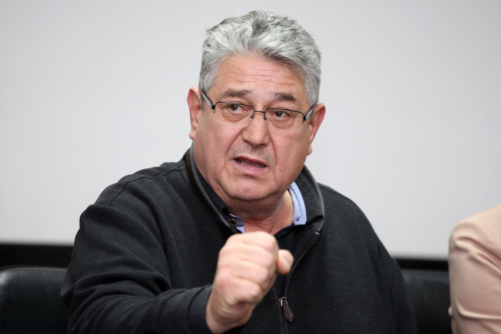 06.02.2018., Split - Gradonacelnik Andro Krstulovic Opara i predsjednici Klubova vijecnika u Gradskom vijecu nakon sastanak o sanaciji odlagalista otpada Karepovac dali izjavu za medije. Jure Sundov. rPhoto: Miranda Cikotic/PIXSELL