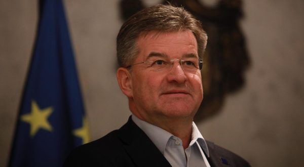 06, February, 2023, Belgrade - The President of the Republic of Serbia, Aleksandar Vucic, met with the European Union's special representative for dialogue between Belgrade and Pristina, Miroslav Lajcak. Miroslav Lajcak. Photo: Milos Tesic/ATAImages

06, februar, 2023, Beograd  - Predsednik Republike Srbije Aleksandar Vucic sastao se sa specijalnim predstavnikom Evropske Unije za dijalog Beograda i Pristine Miroslavom Lajcakom. Photo: Milos Tesic/ATAImages Photo: Milos Tesic/ATAImages/PIXSELL
