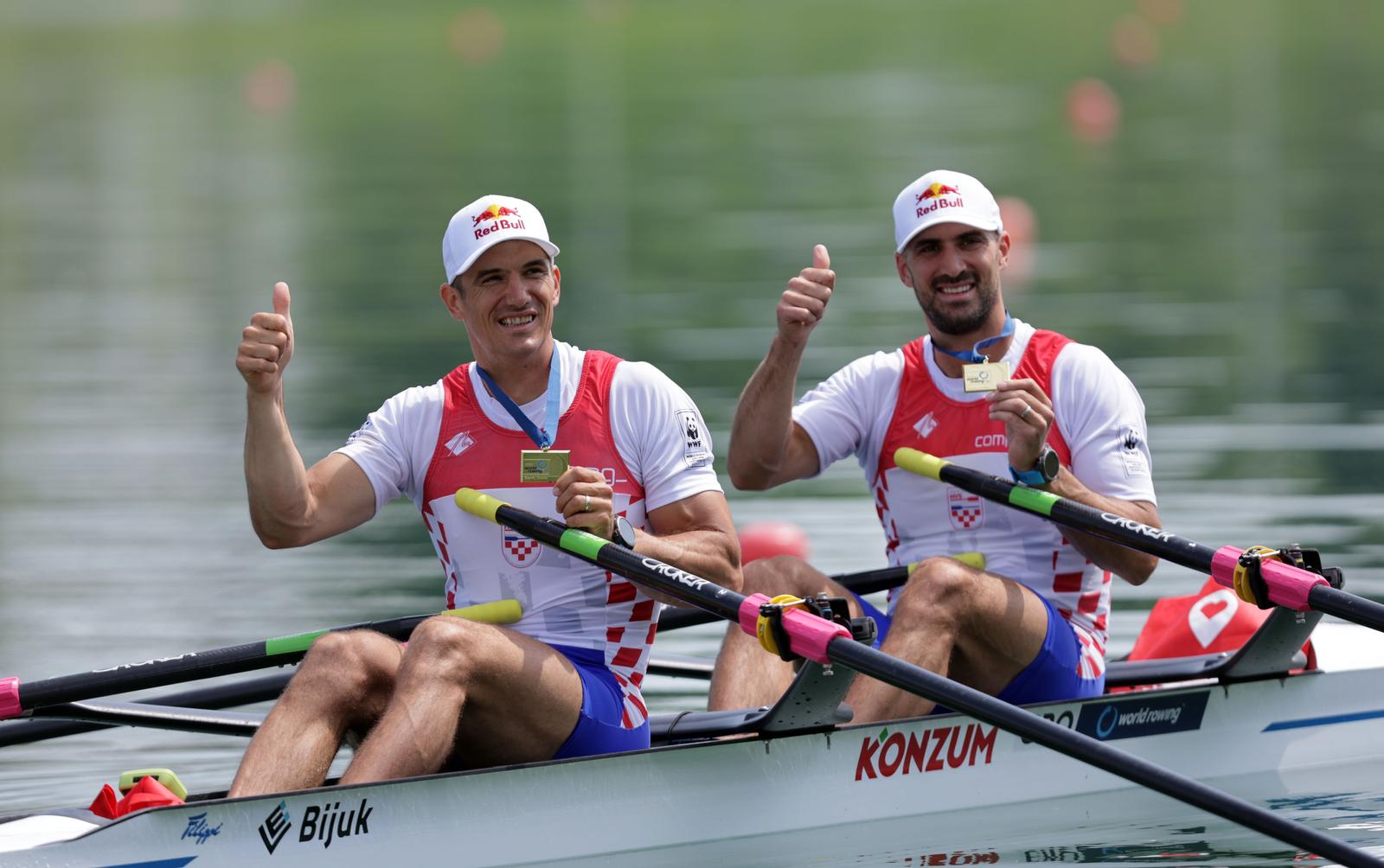 07.05.2023. Zagreb -. Braca Martin i Valent Sinkovic  su  osvojili zlatnu medalju u dvojcu na parice na Svjetskom veslackom kupu na Jarunu Photo: Luka Stanzl/PIXSELL